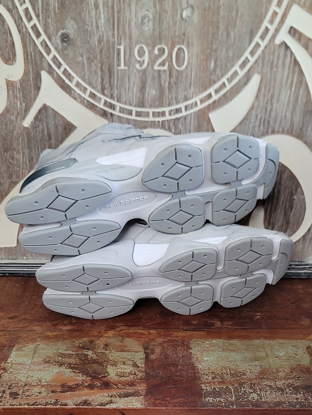 New Balance 9060 "Silver Metallic/Grey" Mens 13 Good Condition Fast Shipping - Picture 11 of 16